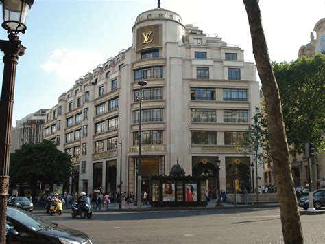 champs elysees lv store|Louis Vuitton champs elysées.